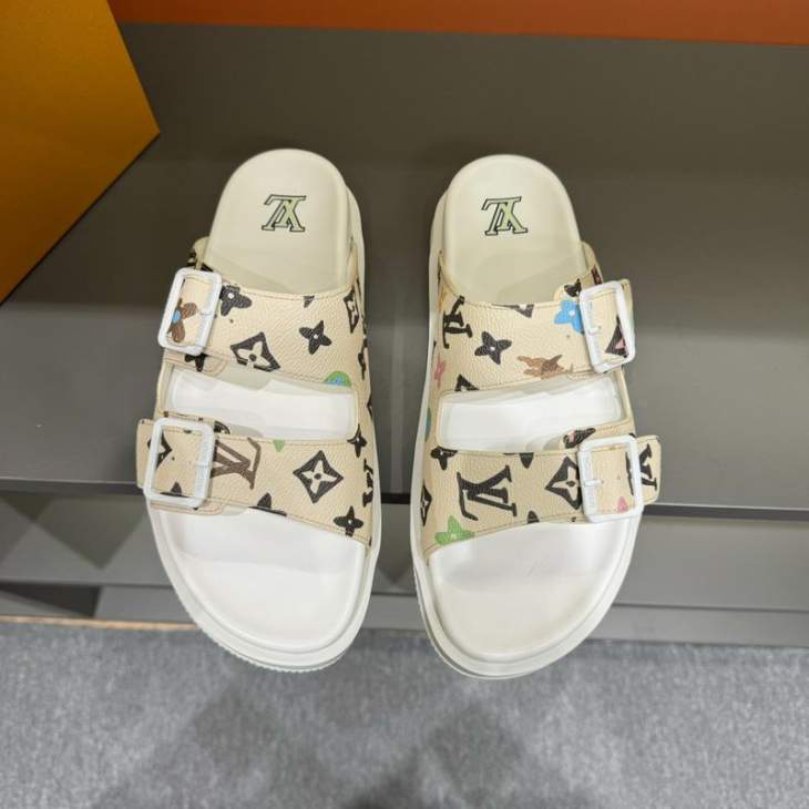 Picture of Louis Vuitton Slippers _SKULVsz38-45mnh0595705